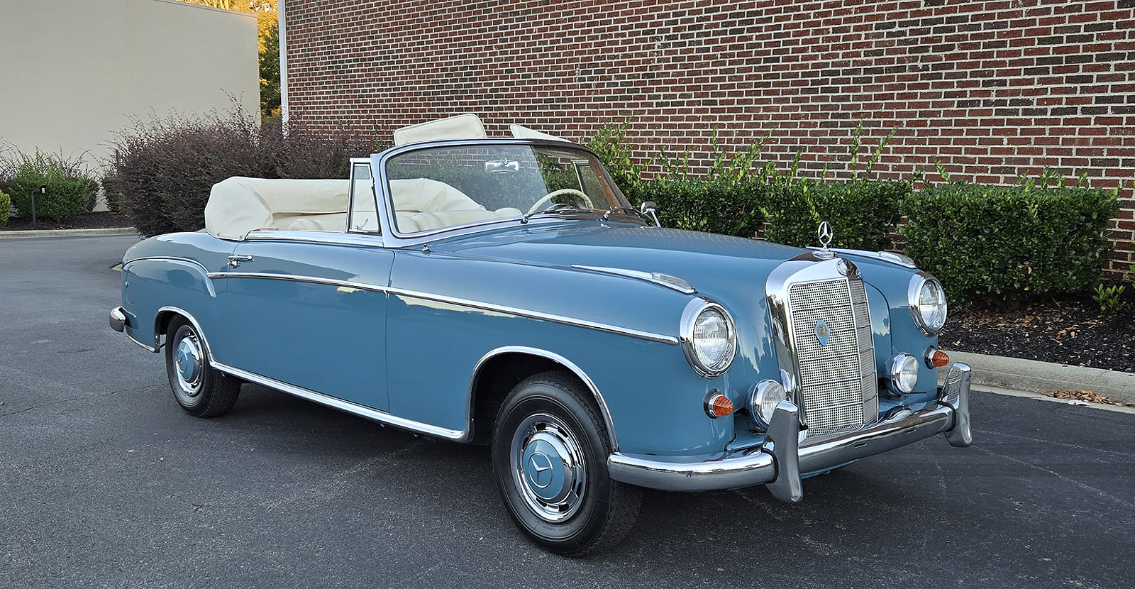 1959 Mercedes-Benz 220S Cabriolet “Ponton”