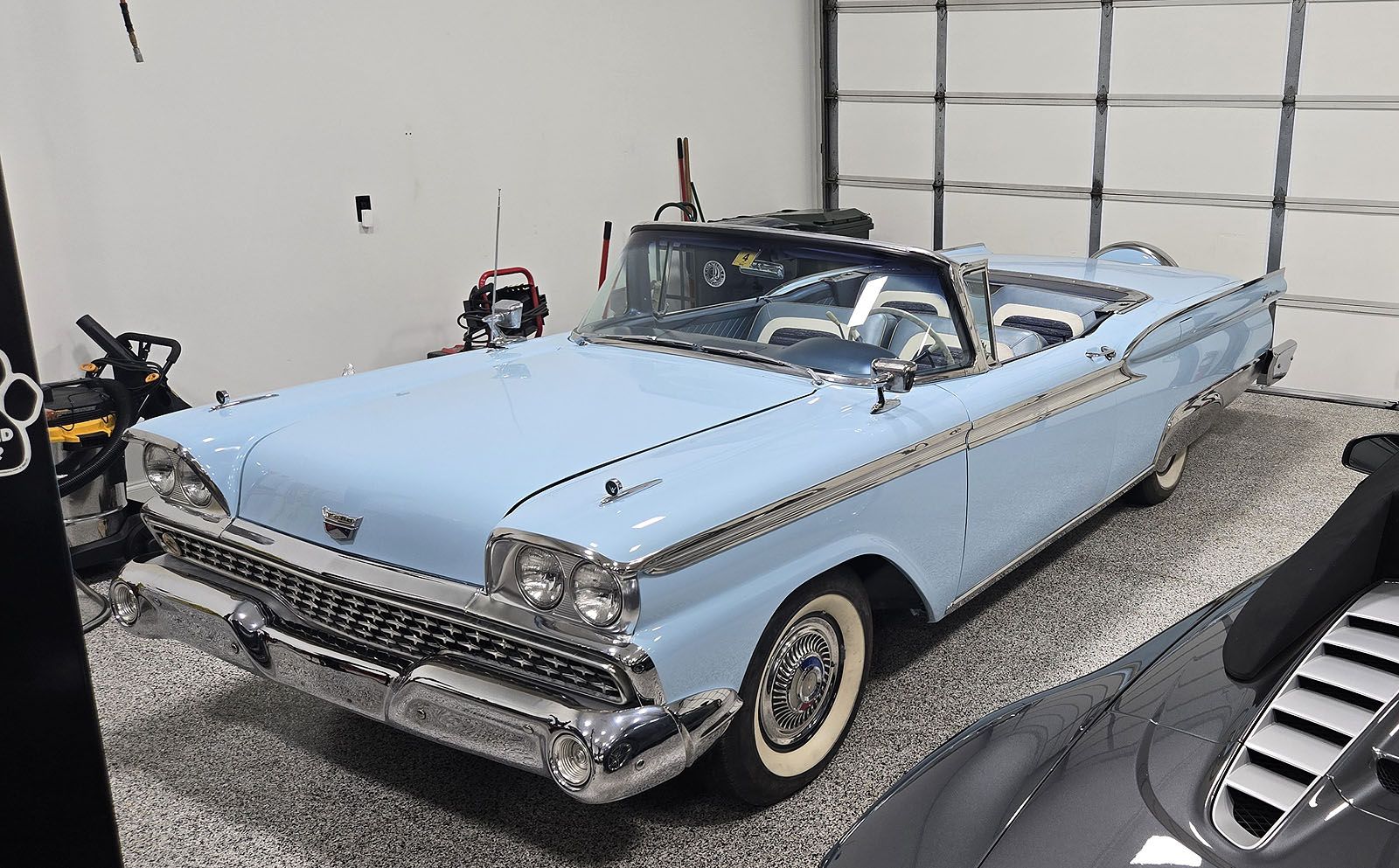 NEW ARRIVAL: 1959 Ford Fairlane Galaxie Skyliner